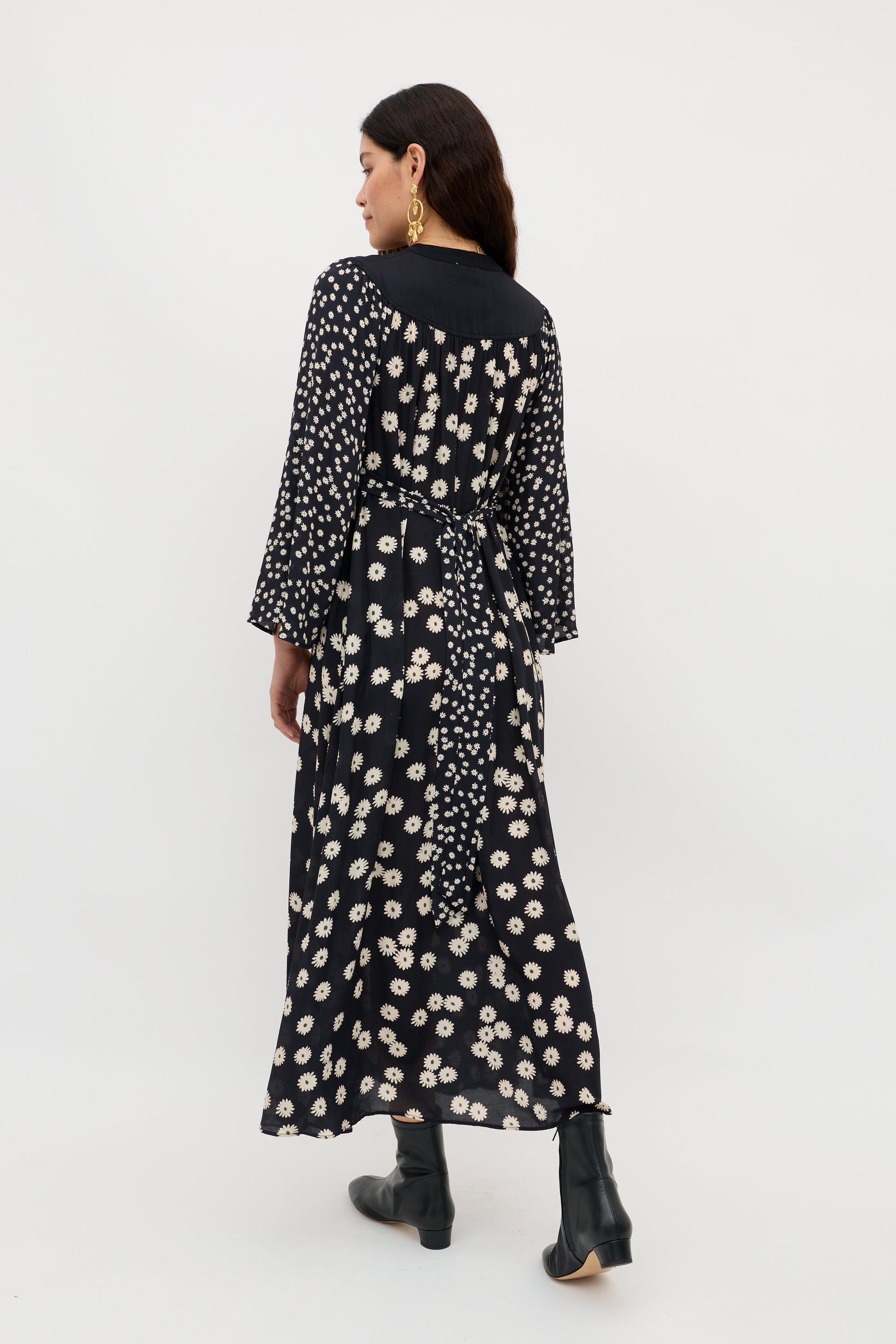 Anela - Daisy Mix Black