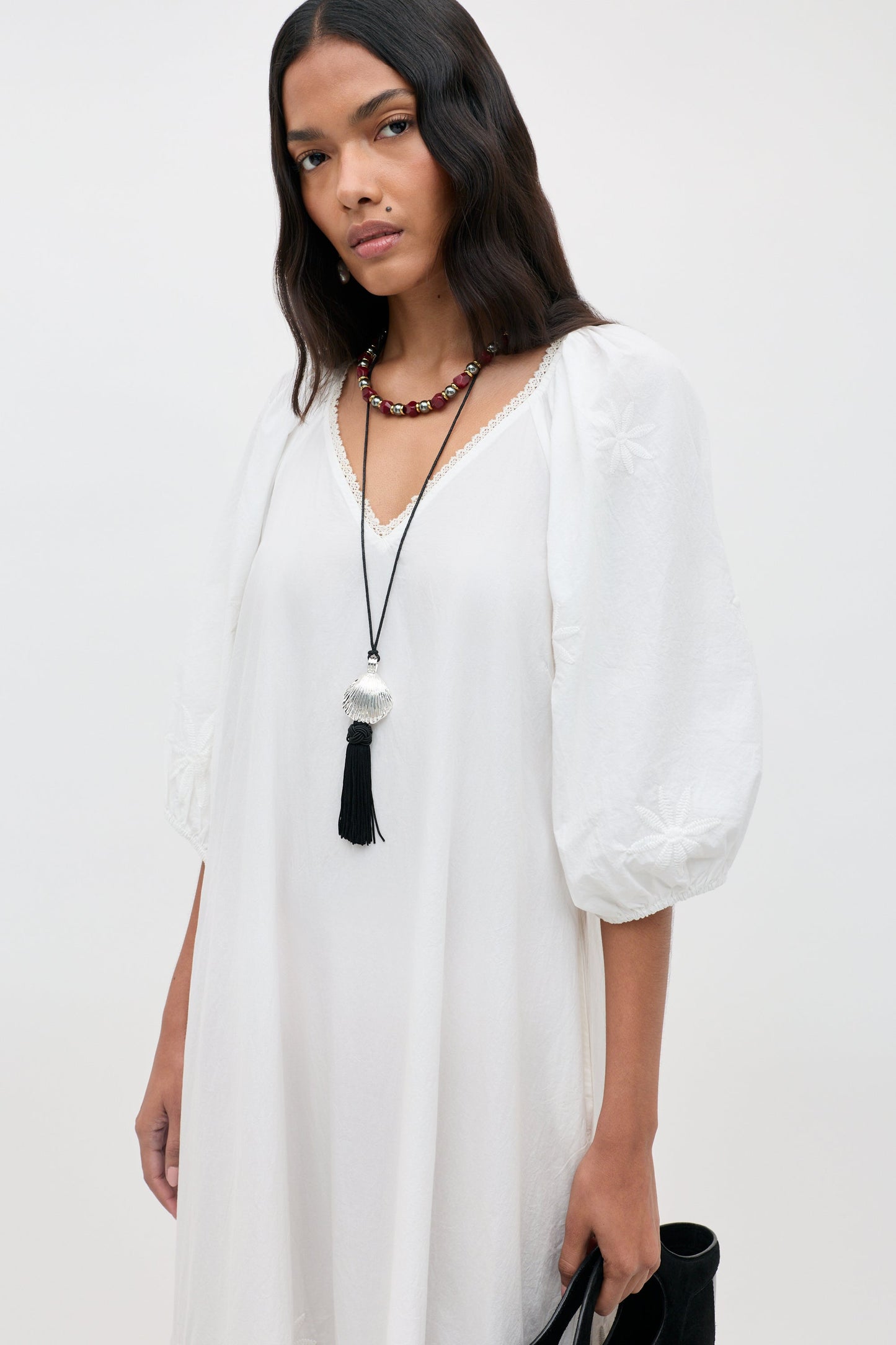 Gizele - Daisy Floral Embroidery White