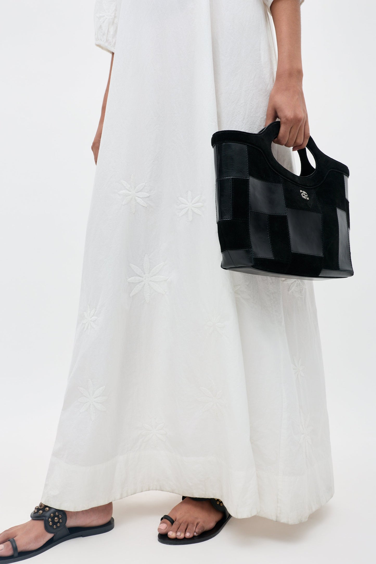 Gizele - Daisy Floral Embroidery White
