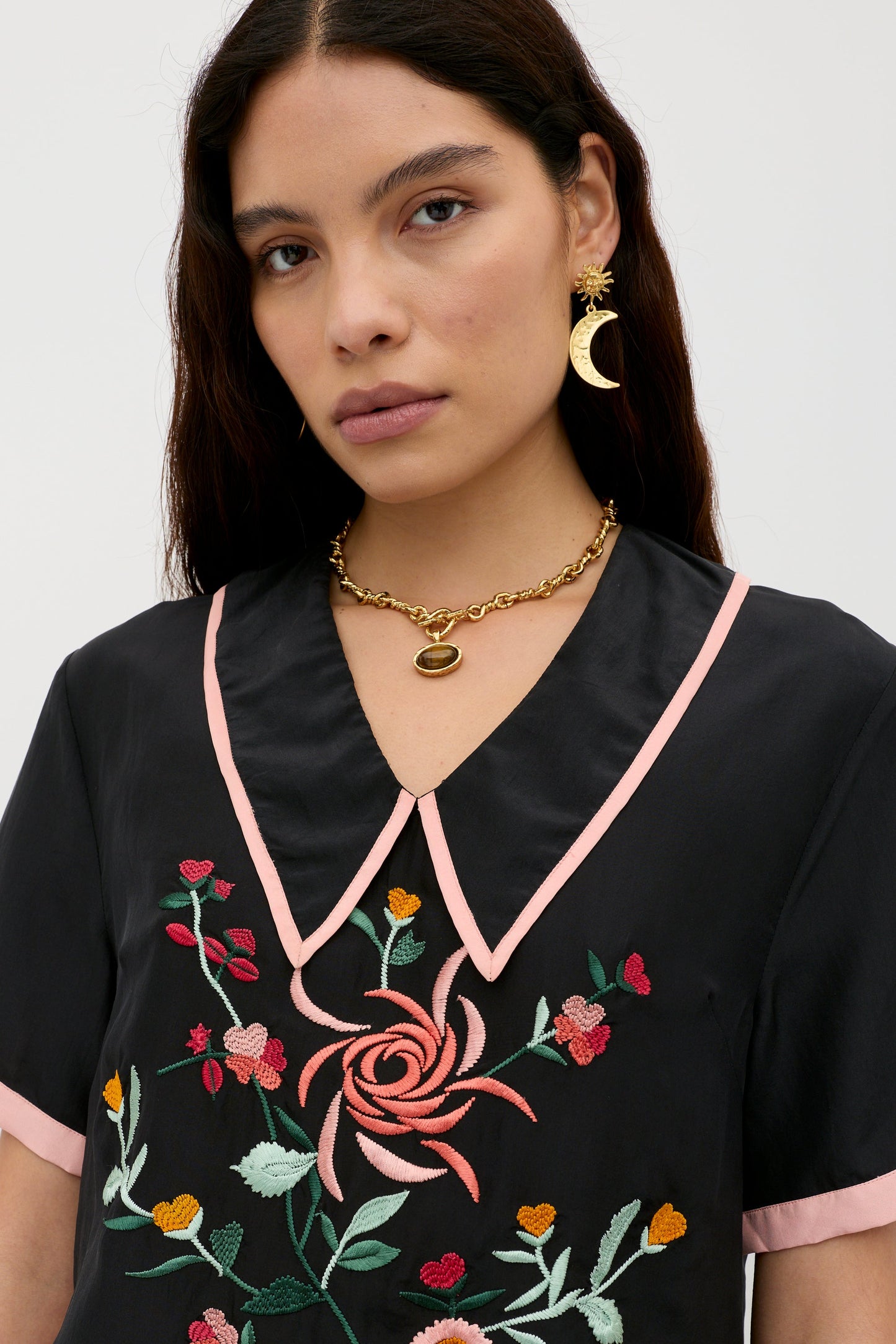 Nicolina - Frida Embroidery Black